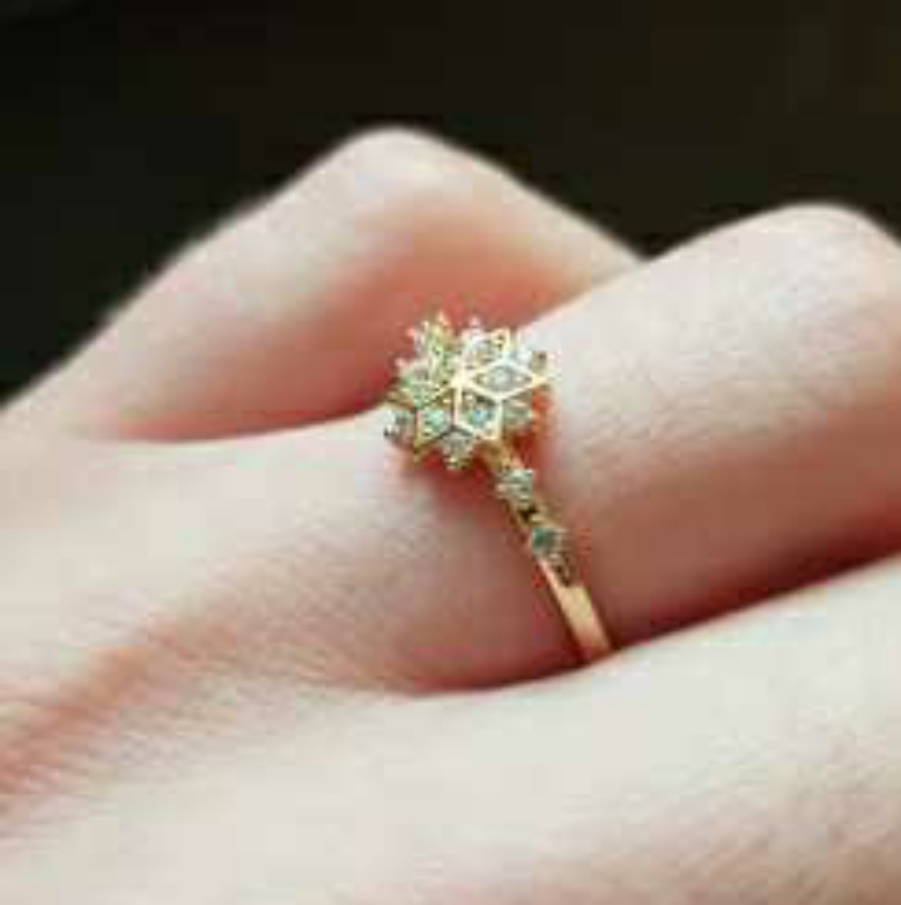 Gold Diamond Snowflake Ring - Picture 5 of 6